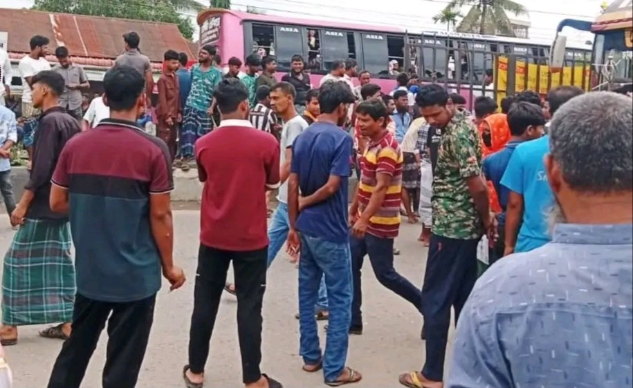 ত্রিশালে গ্যাসের দাবিতে মহাসড়ক অবরোধ সিএনজি চালকদের, ভোগান্তিতে যাত্রীরা 