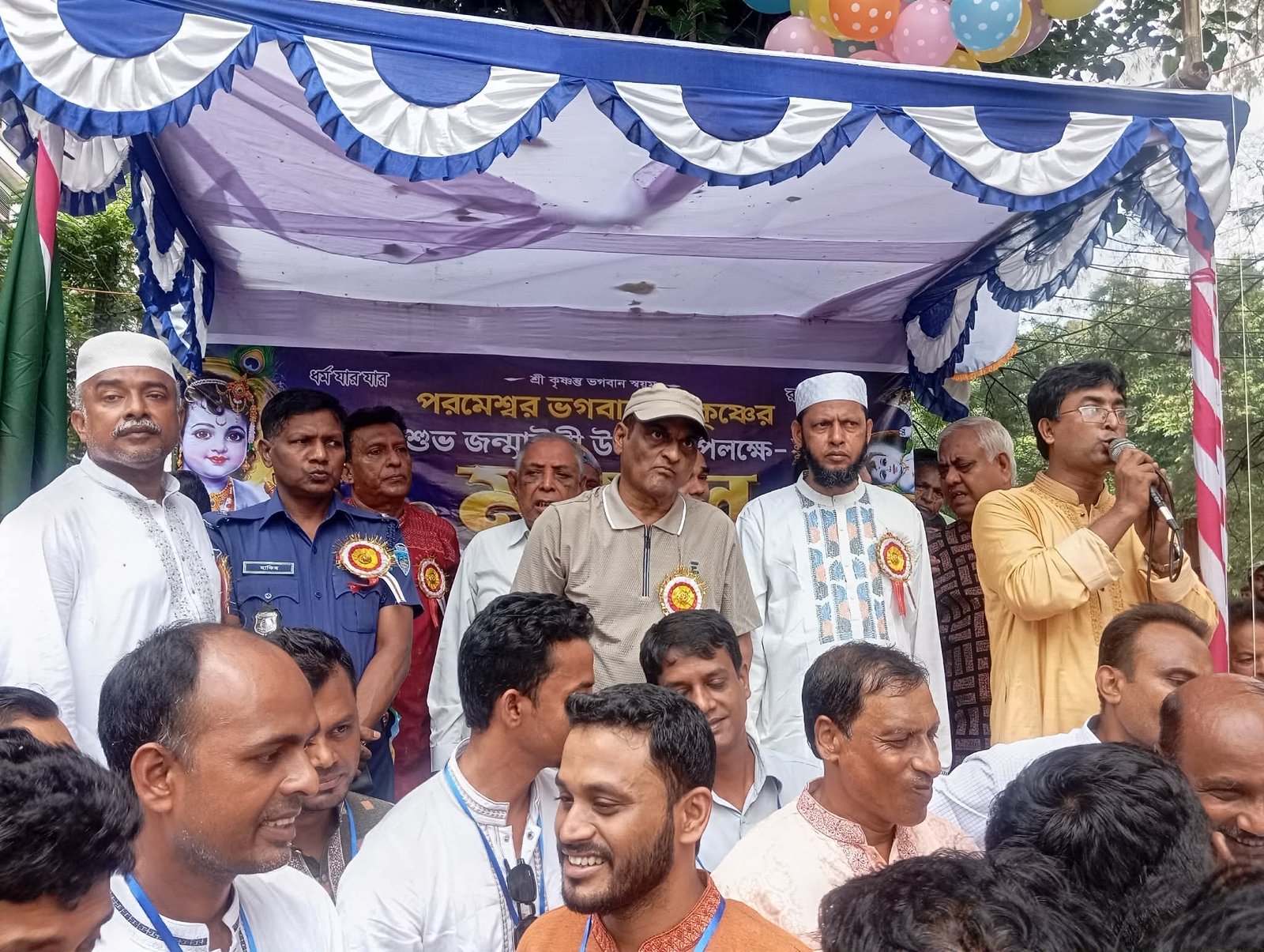 বসুরহাটে বর্ণাঢ্য আয়োজনে জন্মাষ্টমী উদ্‌যাপন শোভাযাত্রা, ভজন-কীর্তন ও প্রসাদ বিতরণে সম্প্রীতির বার্তা