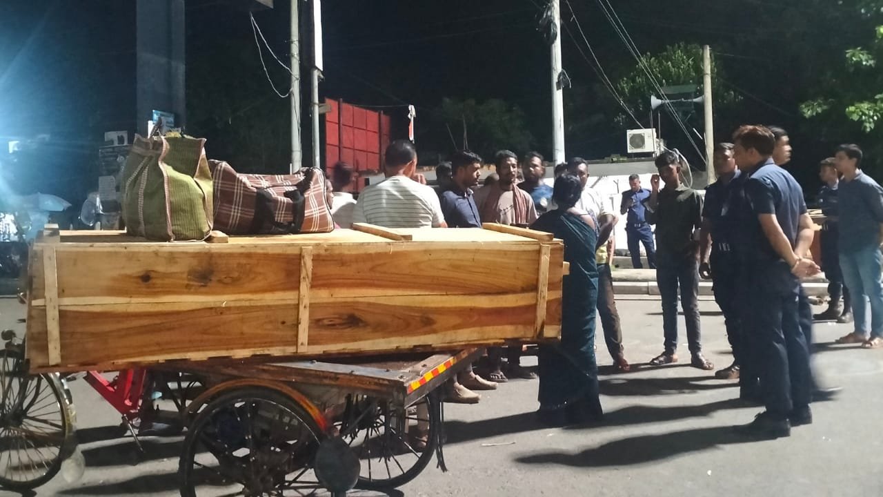 বেনাপোলে স্ট্রোক করে ভারতীয় নাগরিকের মৃত্যু, দূতাবাসের ছাড়পত্রে মরদেহ নিয়ে দেশে ফিরলেন স্ত্রী