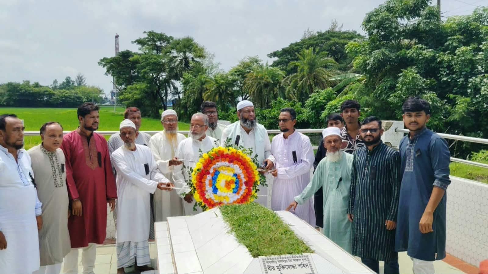 শহীদ আমান উল্যাহ ফারুকের ৫৫তম শাহাদাতবার্ষিকী পালিত রামপুরে ছয় শহীদ মুক্তিযোদ্ধার কবর জিয়ারত, পুষ্পস্তবক অর্পণ ও দোয়া