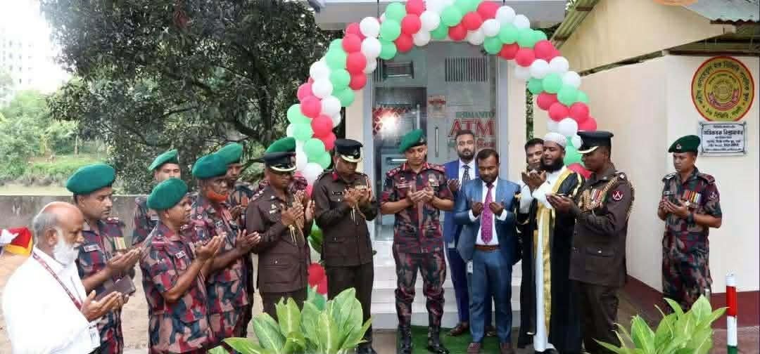 নওগাঁয় ১৬ বিজিবি ব্যাটালিয়নে সীমান্ত ব্যাংকের এটিএম বুথ উদ্বোধন