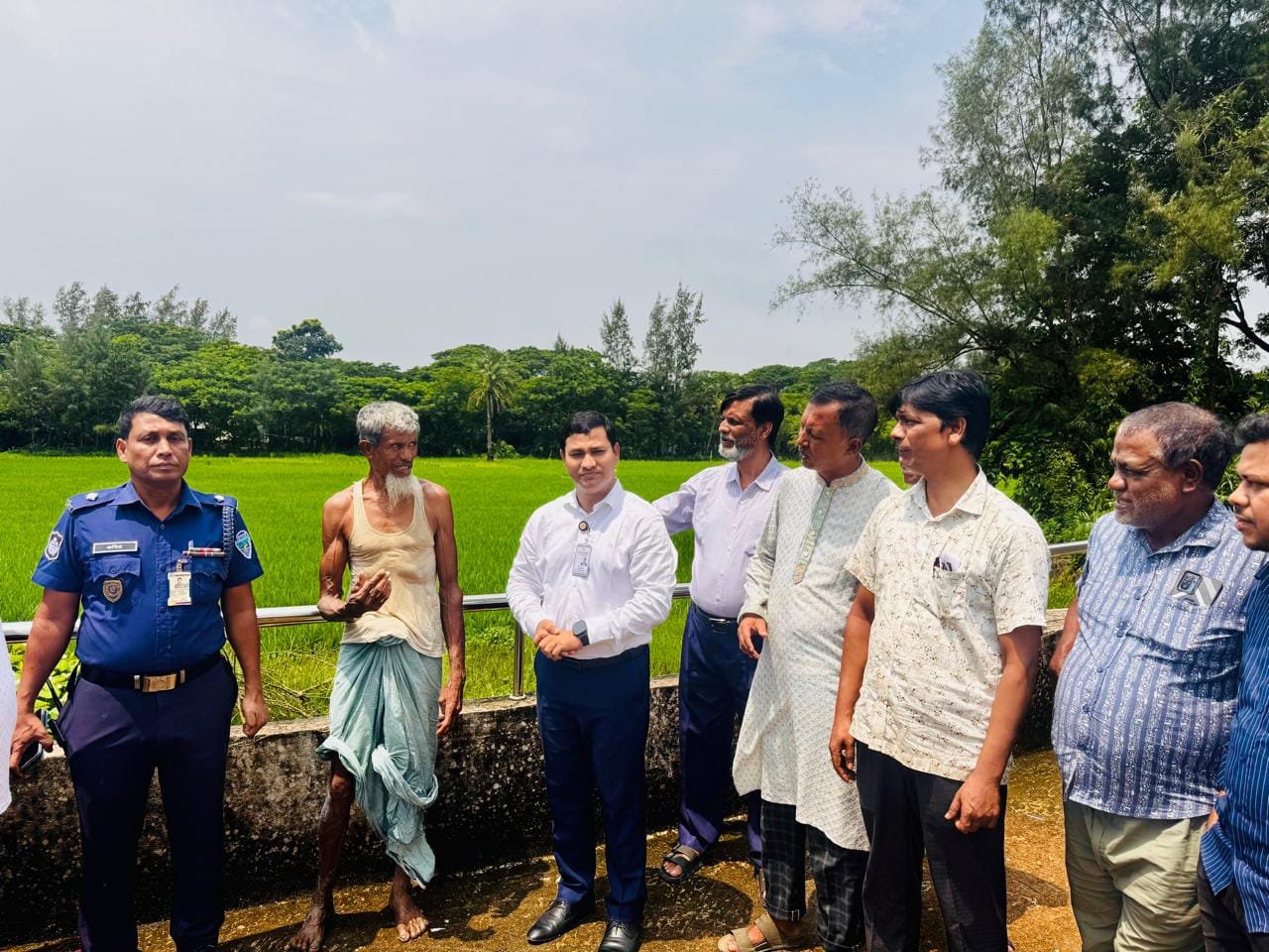 হাতিয়ায় ধানখেতে কীটনাশক স্প্রের বিষাক্ত বাষ্পে অসুস্থ ১৬ শিক্ষার্থী