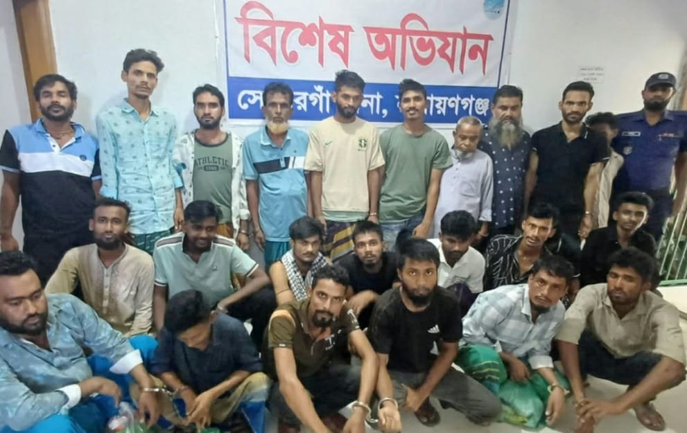 সোনারগাঁও দেশিয় অস্র ও ইয়াবাসহ আটক ২৪