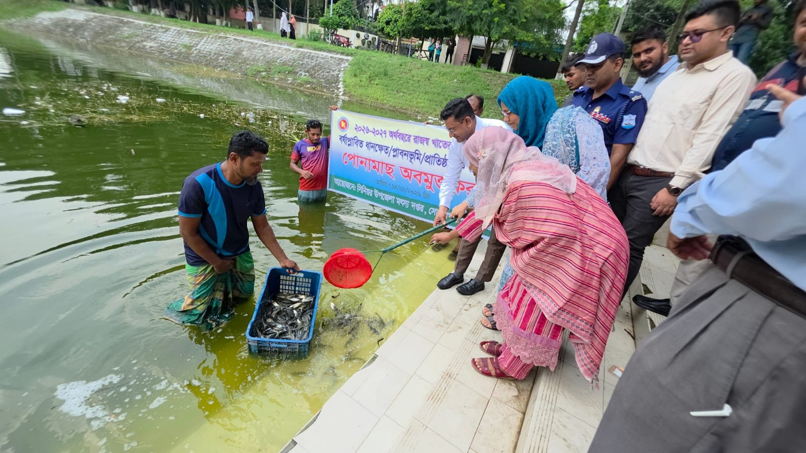 সোনারগাঁওয়ে মৎস্যসম্পদ ও জীববৈচিত্র্য রক্ষায় ২৫০ কেজি পোনা মাছ অবমুক্ত