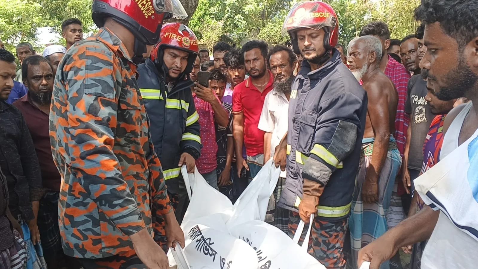 ত্রিশালে বালুবাহী ড্রাম ট্রাক ও সিএনজির মুখোমুখি সংঘর্ষে নিহত ২ 