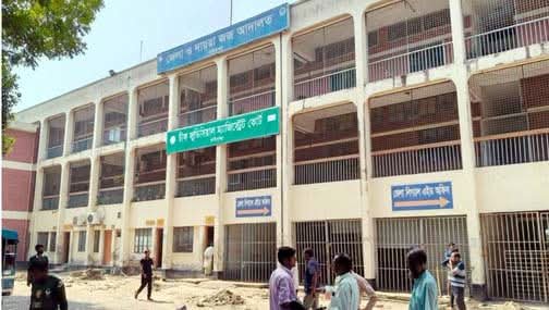 ১০ মাস বিচারক নেই, সহকারী জজ সাদুল্লাপুর আদালতে ঝুলছে ৪ হাজার মামলা—‘হাজিরা আর তারিখেই’ সীমাবদ্ধ বিচার