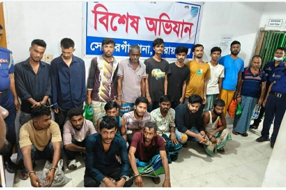 সোনারগাঁও বিশেষ অভিযানে ১৯ জন আটক। ৫ কেজি গাঁজা উদ্ধার 