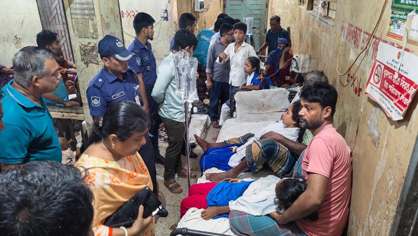 হাতিয়ায় শ্রেণিকক্ষে হঠাৎ অসুস্থ ২১ শিক্ষার্থী