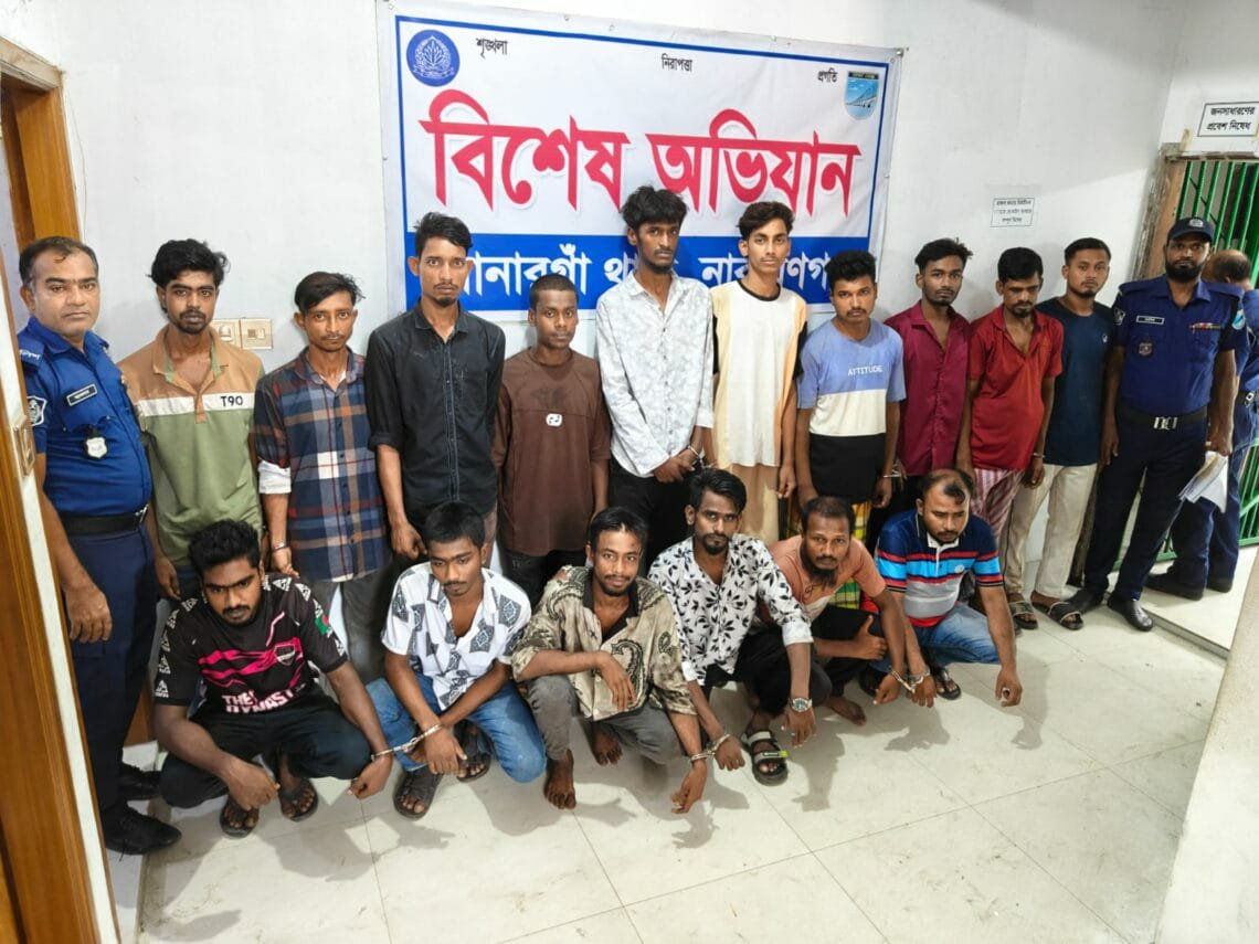 সোনারগাঁও বৈষম্যবিরোধী, ওয়ারেন্টভুক্ত,ডাকাত, মাদকসেবী ও ২৯বোতল ফেনসিডিল  আটক ১৯
