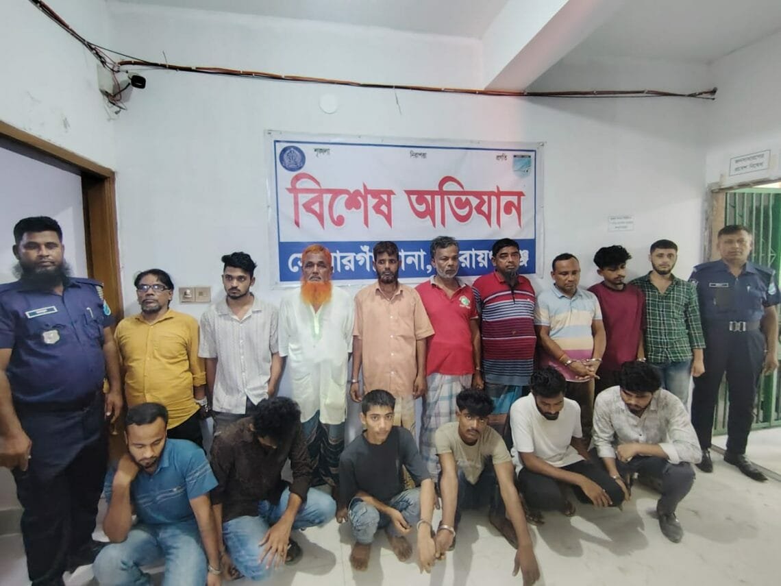 সোনারগাঁও পুলিশের বিশেষ অভিযানে আটক ১৬, গাঁজা ফেনসিডিল উদ্ধার 