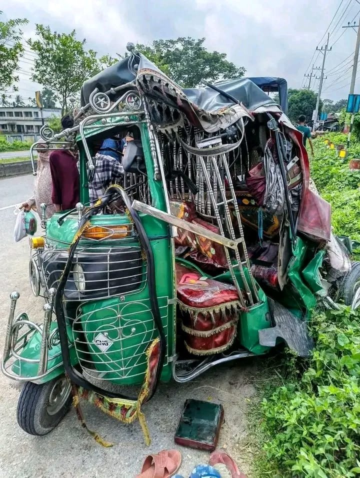 ত্রিশালে বাসের ধাক্কায় সিএনজির দুই যাত্রী নিহত 