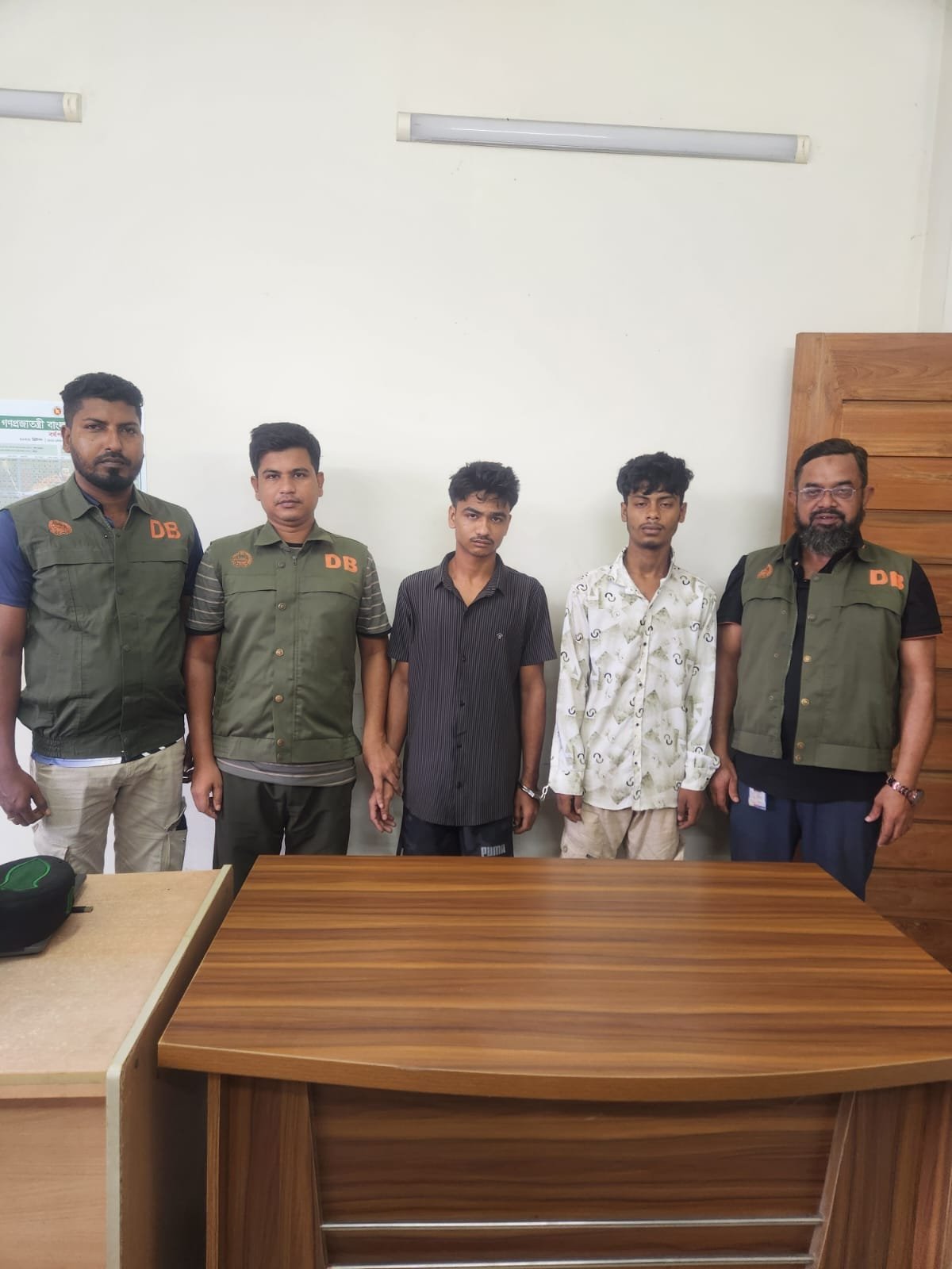 রূপসায় গুলি করে হত্যাচেষ্টা মামলায় দুই আসামি গ্রেপ্তার