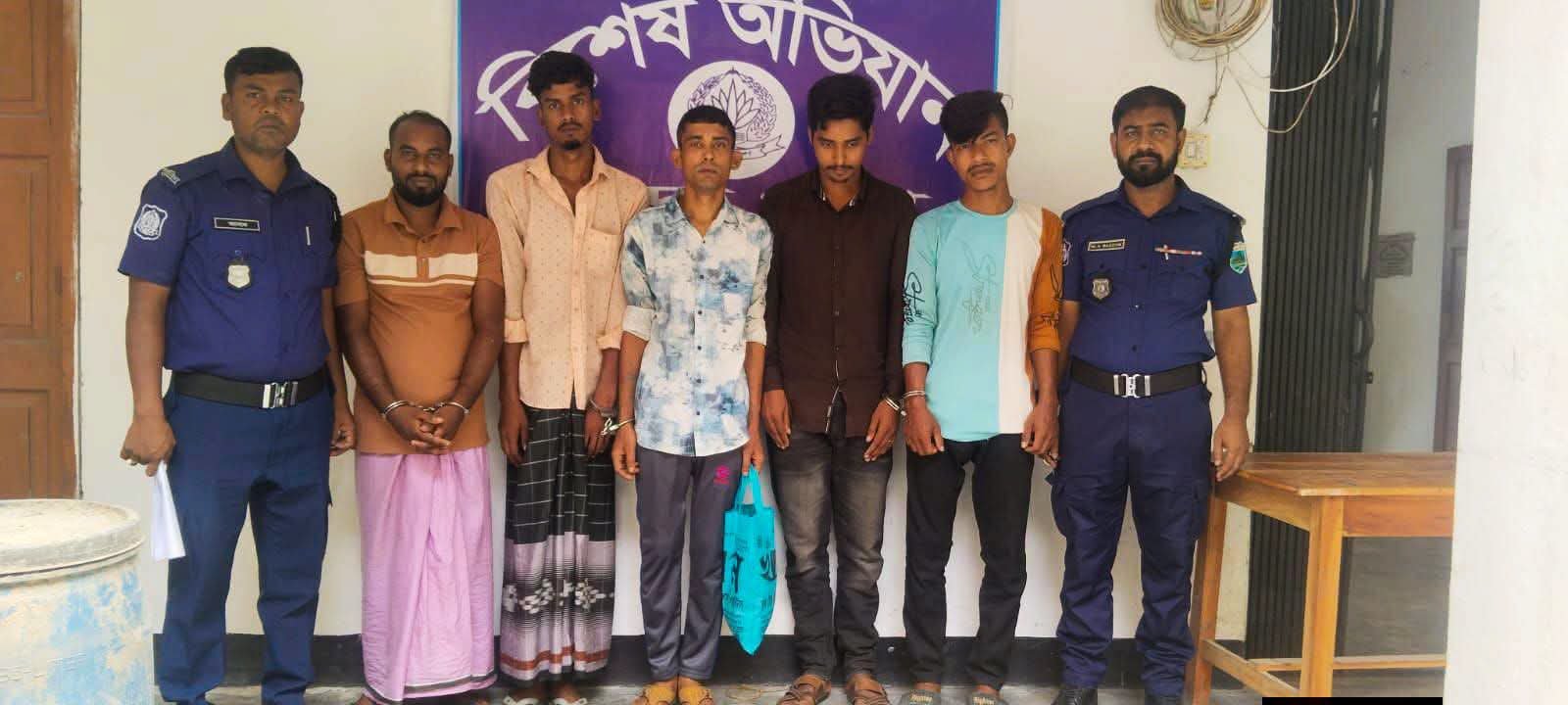 মান্দায় পুলিশের বিশেষ অভিযানে ৫ আসামি গ্রেপ্তার:
