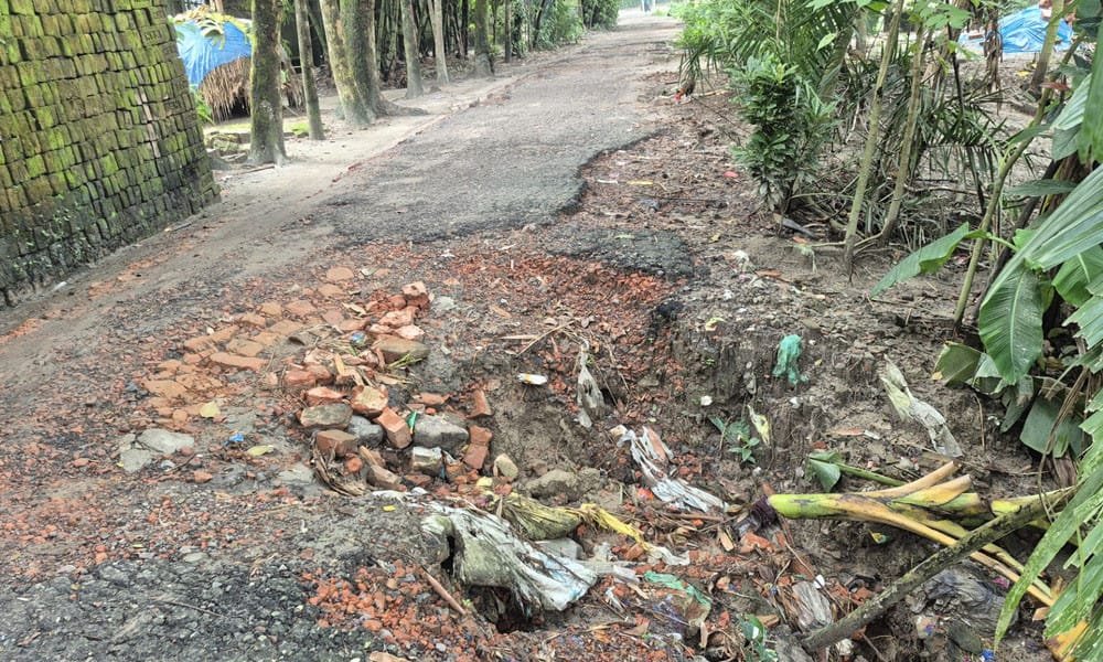 কটিয়াদী অধিকাংশ গ্রামীণ সড়ক বেহাল, দুর্ভোগে এলাকাবাসী