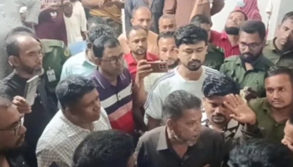 চাটখিল উপজেলা স্বাস্থ্য কমপ্লেক্সে দুই মাসের শিশুর মৃত্যু, চিকিৎসায় অবহেলার অভিযোগে ভাঙচুর