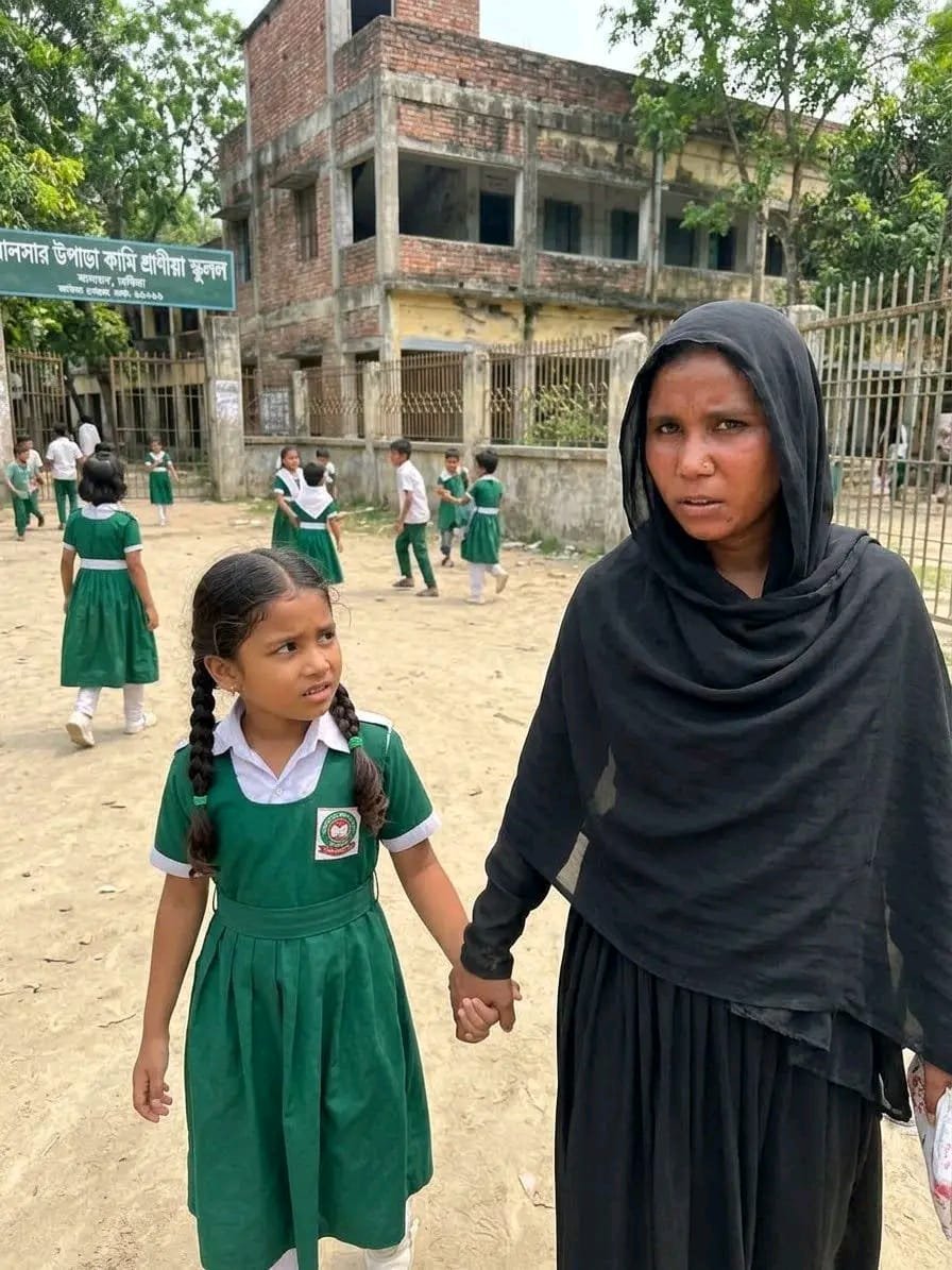 কটিয়াদীতে ‘মেয়েধরা’ সন্দেহে নারীকে মারধর, শিশুসহ পুলিশের হাতে সোপর্দ