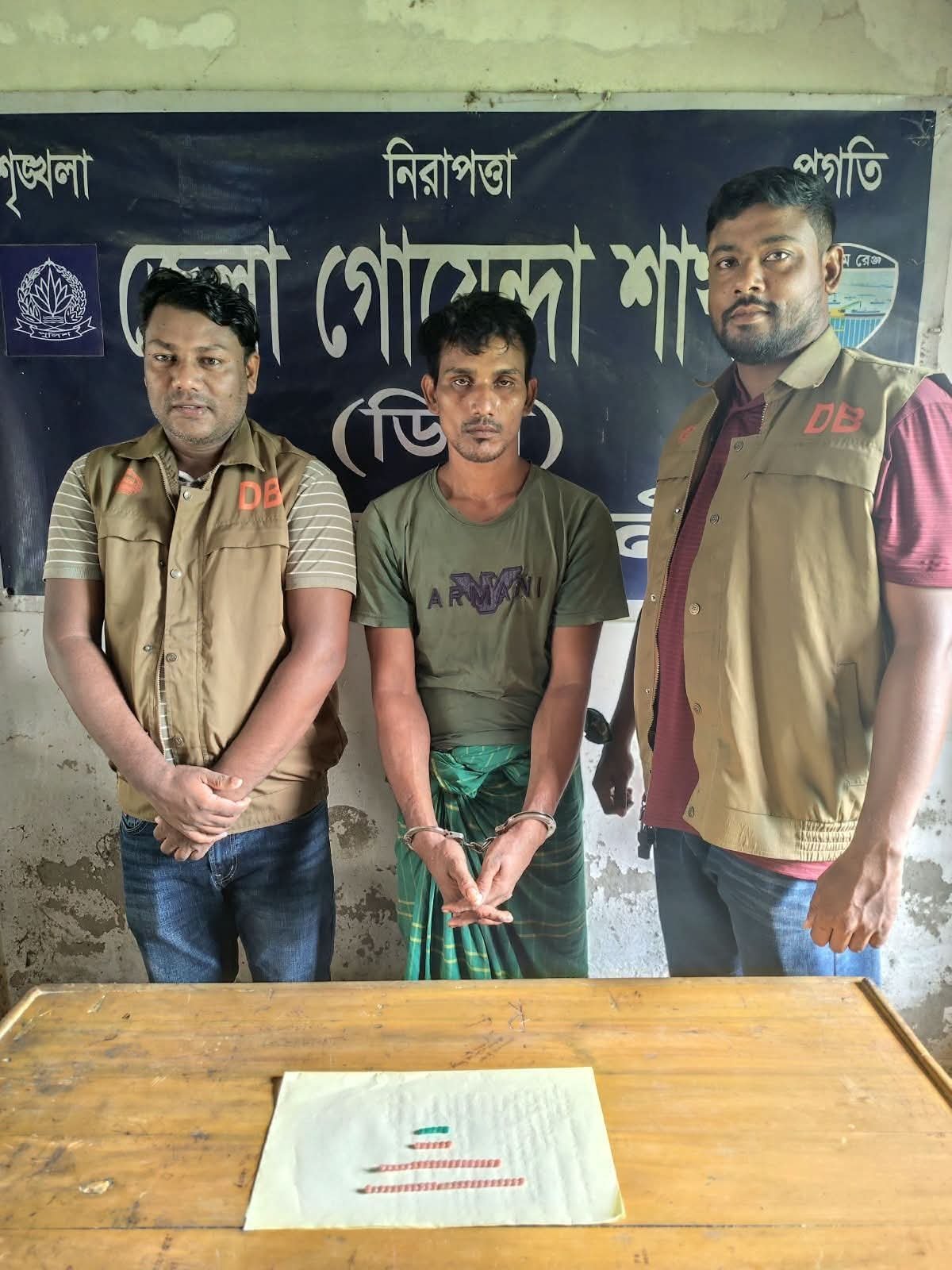 নোয়াখালীতে ডিবির অভিযান: ৫৪ পিস ইয়াবাসহ যুবক গ্রেপ্তার
